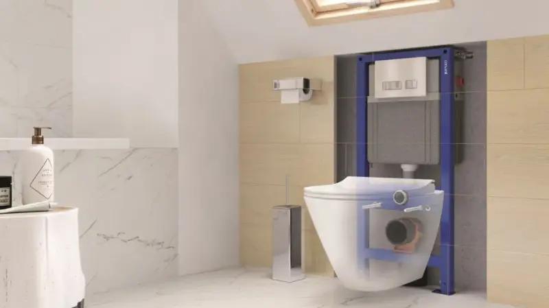 Widok przekroju nowoczesnej łazienki z podwieszanym WC i widocznym mechanizmem spłuczki. Widać odpływ WC w podłodze.