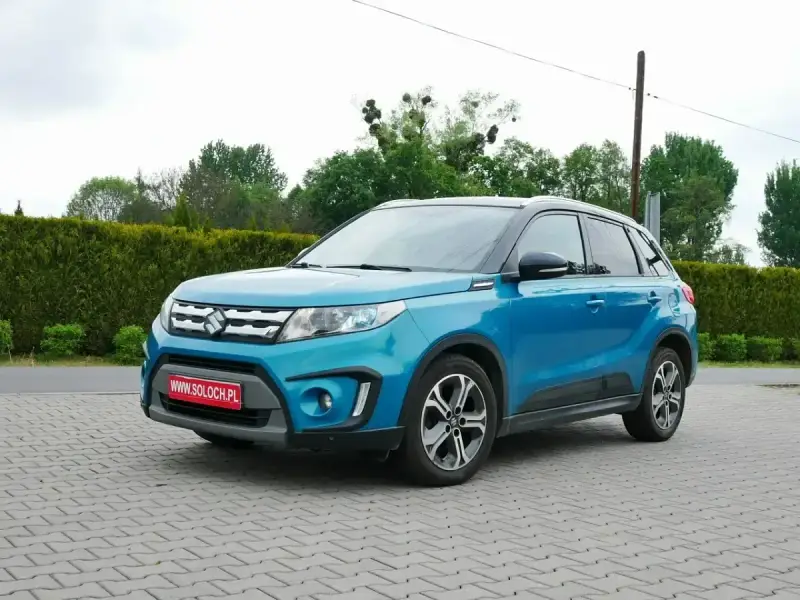 Niebieski Suzuki Vitara na placu. Sprawdź aktualne suzuki vitara - ceny używanych.