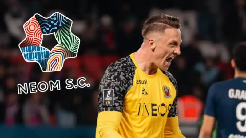 Marcin Bułka w barwach OGC Nice, z logo NEOM S.C. na koszulce. Jego zarobki w klubie budzą zainteresowanie.
