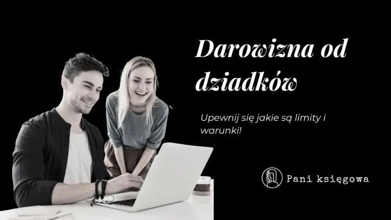 Uśmiechnięta para przy laptopie, omawiająca darowiznę od dziadków. Sprawdź limity i warunki!