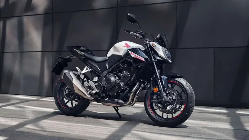 Honda CB500F, una delle migliori moto da strada, con un design aggressivo e prestazioni eccellenti per ogni avventura.