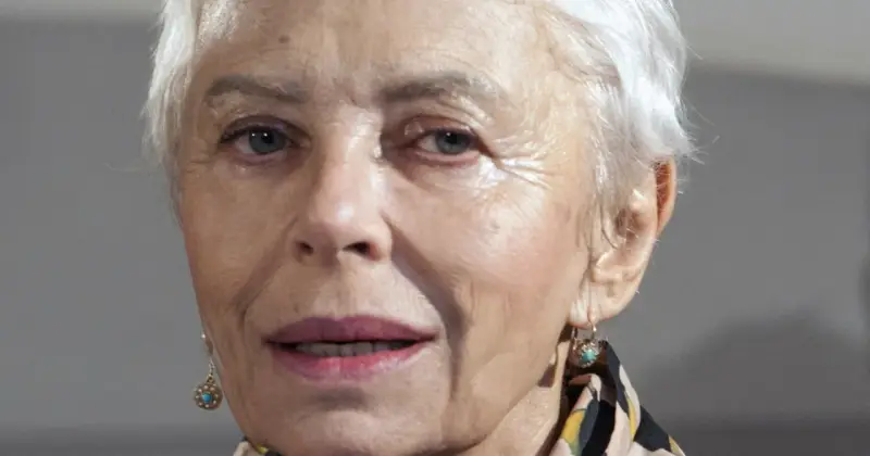Portret Hanny Bieluszko, której choroba odcisnęła piętno na jej twarzy, ale nie odebrała blasku spojrzenia.