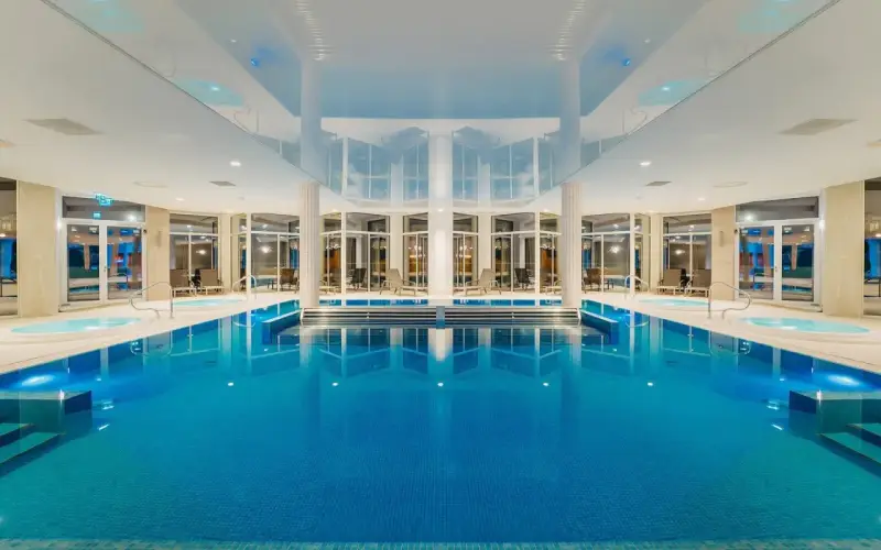 Luksusowe wisła noclegi z wyżywieniem i basenem. Relaks w basenie i jacuzzi, idealne miejsce na odpoczynek.