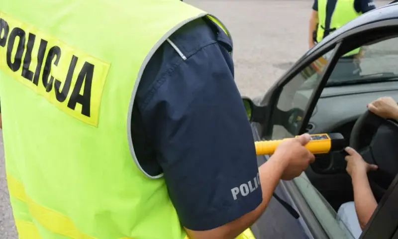 Kiedy policja zbada Cię alkomatem? Prawa i obowiązki