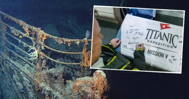 Wraki Titanica na dnie oceanu i podpis na banerze "Titanic Expedition Mission V". Chcesz wiedzieć, gdzie obejrzeć film o tej wyprawie?