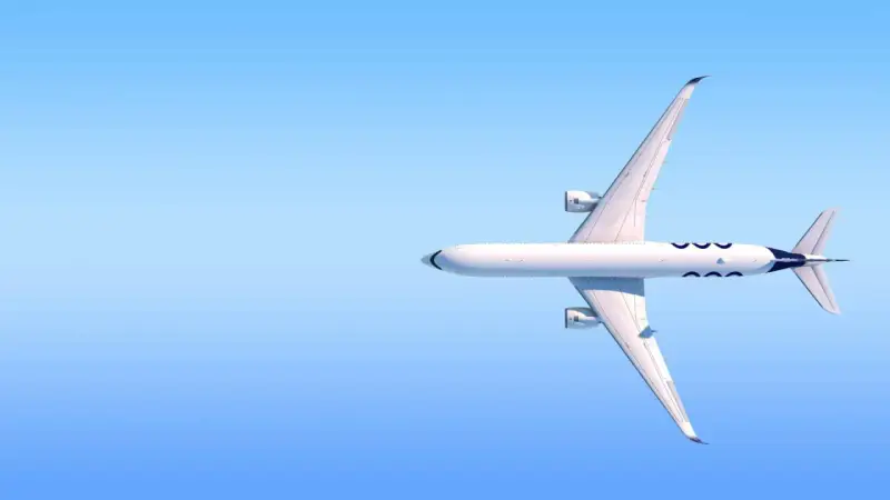 Biały samolot 737 MAX 8 z niebieskimi symbolami leci na tle błękitnego nieba.