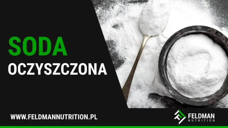 Biały proszek, wodorowęglan sodu, w miseczce i na łyżce. Slogan "SODA OCZYSZCZONA" i logo Feldman Nutrition.