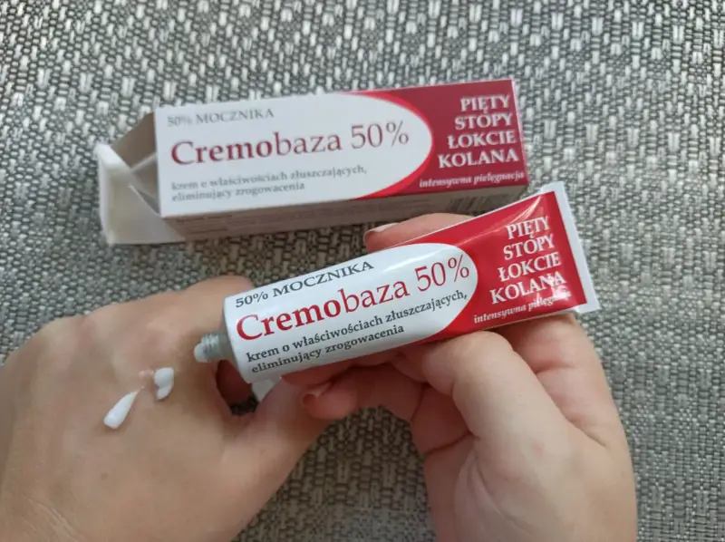 Cremobaza 50% – krem do pięt, stóp, łokci i kolan. Wygodna tubka i opakowanie.