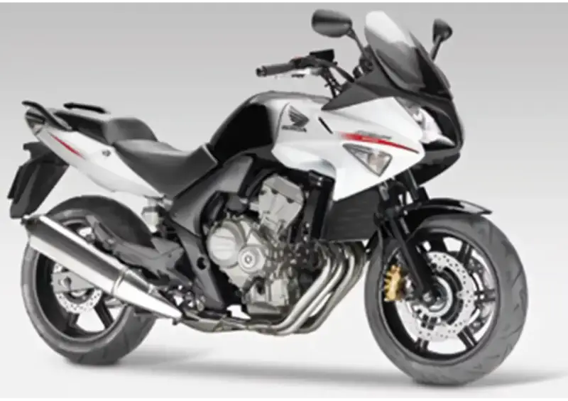 Sportowy motocykl Honda CBF 600 w kolorze białym i czarnym. Poznaj jego honda cbf 600 dane techniczne.