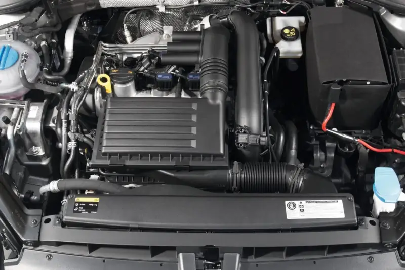 Silnik 1.4 TSI EA211, znany z oszczędności i dynamiki, napędza wiele modeli Volkswagena, Skody i Audi.