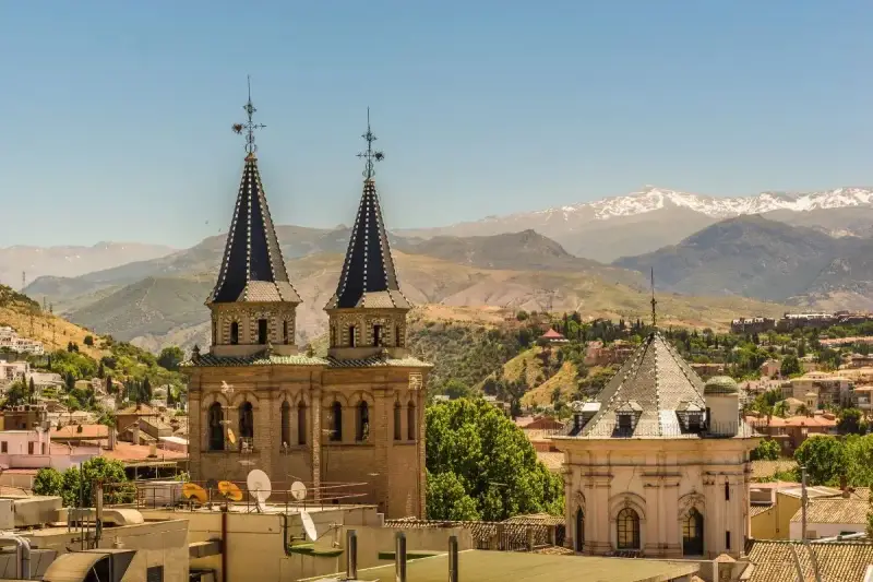 Granada: Descubre sus imprescindibles para un viaje inolvidable