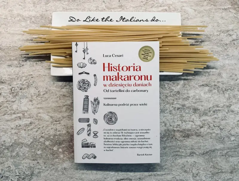 Makaron lany czy zacierki? Książka "Historia makaronu" i spaghetti na talerzu "Do Like the Italians do..." zachęcają do kulinarnej podróży.