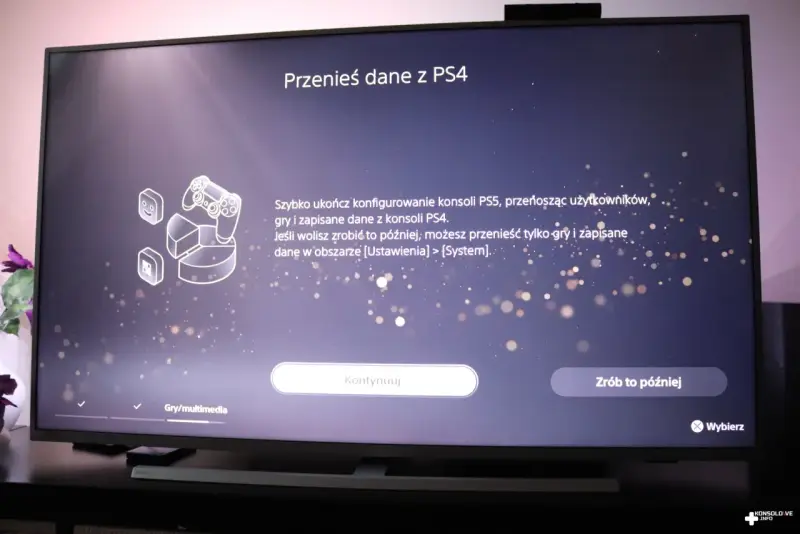 Ekran konsoli PS5 pokazuje opcję "Przenieś dane z PS4", pomagając w konfiguracji i przeniesieniu gier.