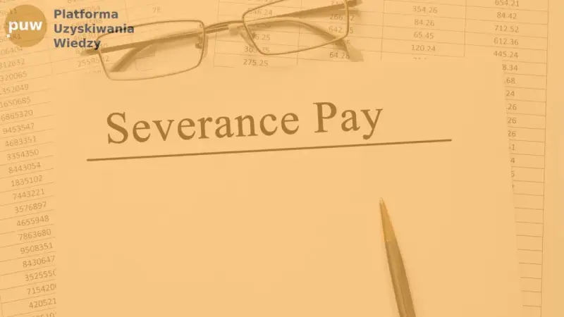 Okulary i długopis na dokumentach z napisami "Severance Pay" i "likwidacja stanowiska pracy odprawa".
