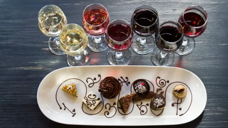 Degustacja win i deserów. Co to znaczy "semi dolce"? To słodko-kwaśny smak, idealny do czekoladek.
