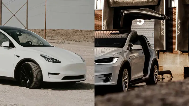 Dwa białe Tesle: Model Y z przodu i Model X z otwartymi drzwiami.