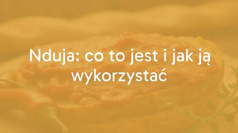 Nduja: co to jest i jak ją wykorzystać. Pikantna pasta na chlebie, z papryczką chili w tle.