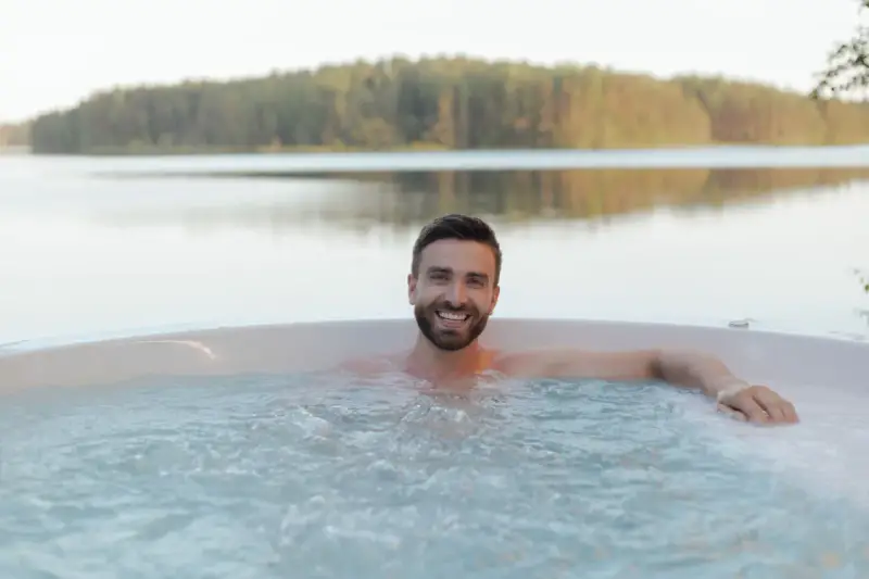 Wanna ogrodowa całoroczna – jak stworzyć prywatne spa na własnym podwórku?