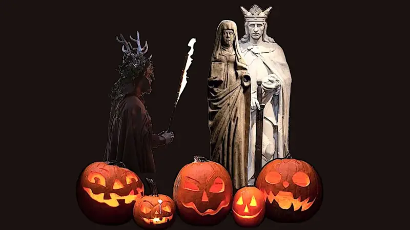 Skrämmande pumpor lyser upp mörkret inför **halloween datum**. En figur med horn och fackla står bredvid statyer av ett kungapar.