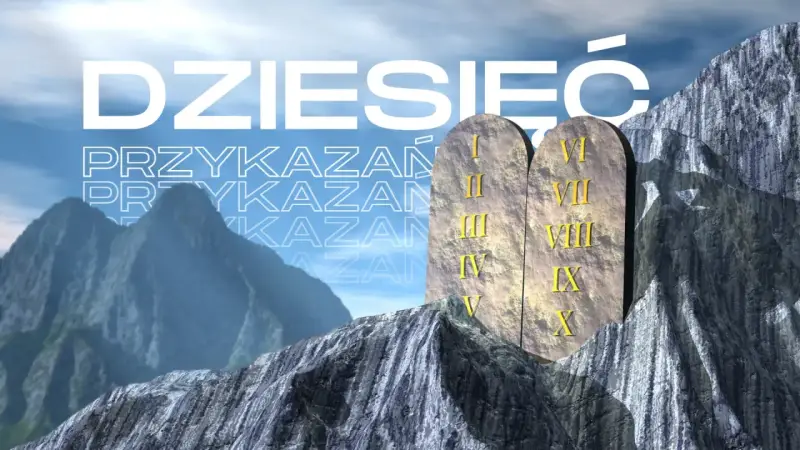 Kamienne tablice z wyrytymi cyframi rzymskimi, symbolizujące **10 przykazań**, stoją na skalistym szczycie góry.
