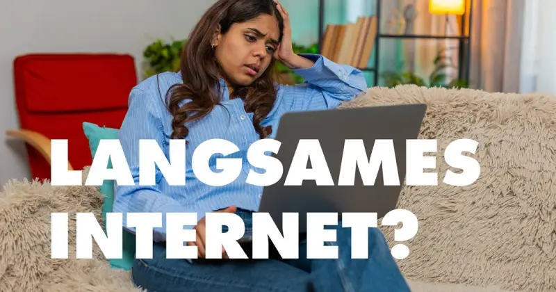 Verzweifelte Frau fragt sich: "Warum ist mein Internet so langsam?" Sie sitzt frustriert vor ihrem Laptop.