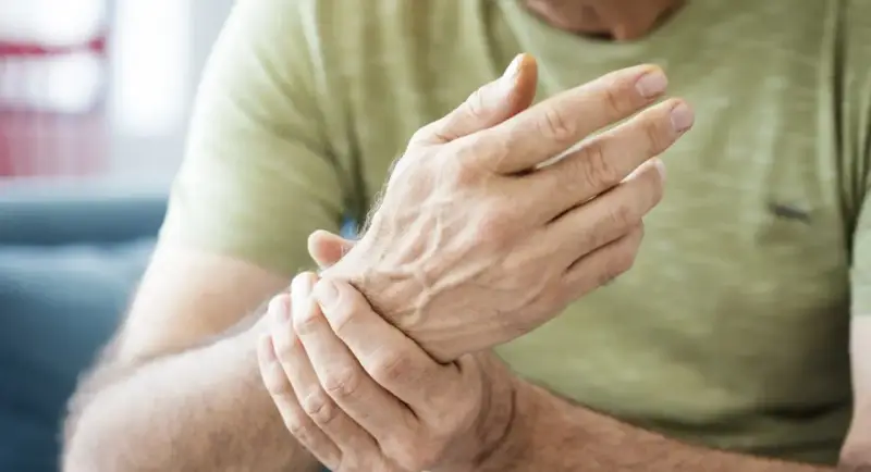 Eingeklemmter Nerv: Symptome erkennen & was jetzt hilft