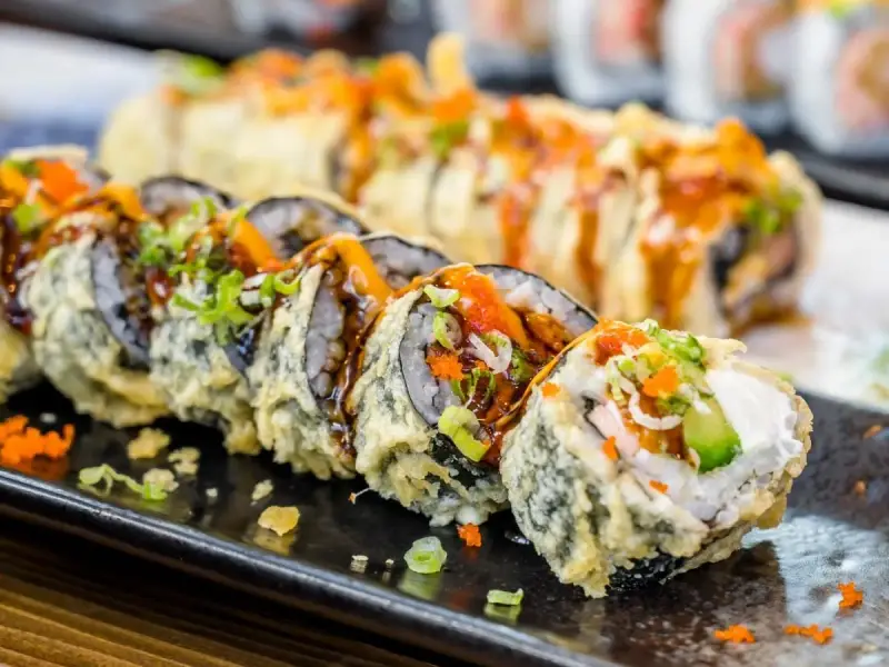 Sushi w ciąży: Jedz bezpiecznie! Co możesz, a czego nie?
