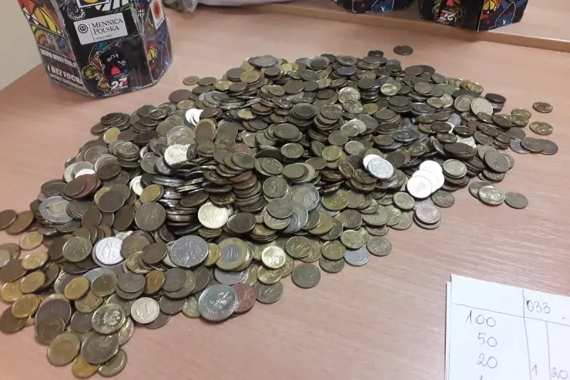 Góra monet, czyli bilon. Co to jest? To drobne pieniądze, które można wykorzystać do zapłacenia za drobne zakupy.