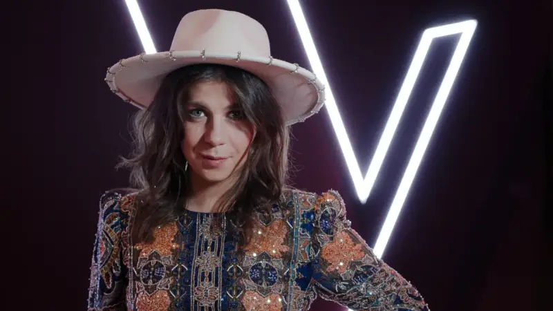 Kto wygrał The Voice of Poland? Ta artystka w kapeluszu i zdobionej sukni z pewnością zachwyciła!