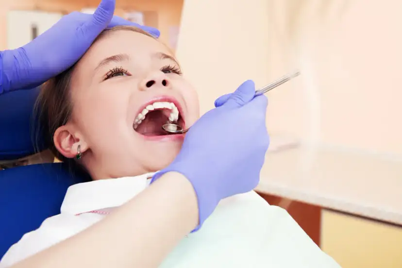 Kiedy pierwsza wizyta u dentysty? Przewodnik dla rodziców