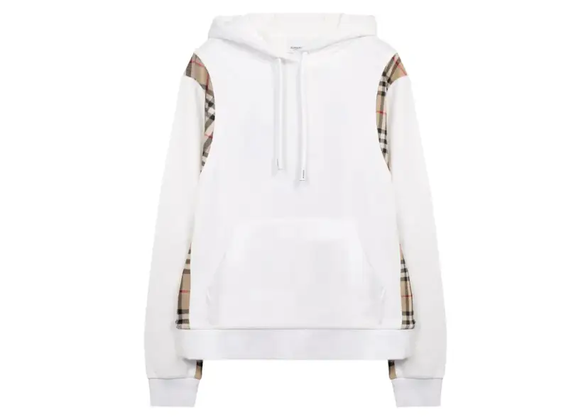 Biała bluza z kapturem Burberry z charakterystycznym wzorem w kratę na rękawach.