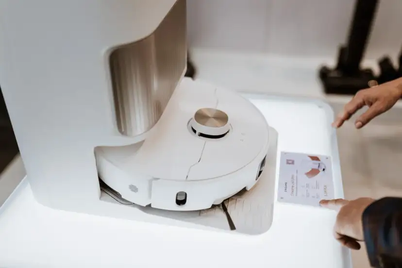 Robot sprzątający Dreame L40 Ultra. Czy to firma, która odmieni sprzątanie? Cena 5299 PLN.
