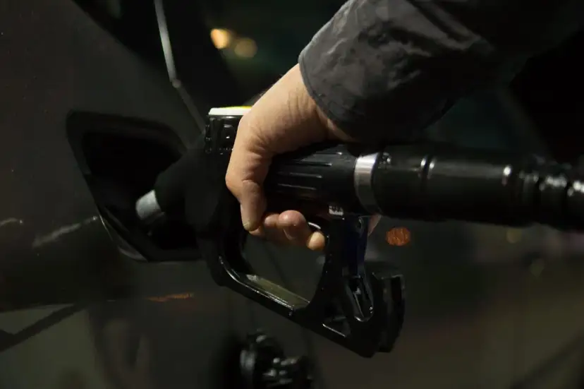 Emisja CO2: Samolot czy samochód? Zaskakujące fakty!