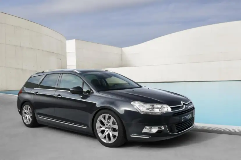 Pojemność baku Citroen C5 2.0 HDi: Ile zatankujesz i jaki zasięg?