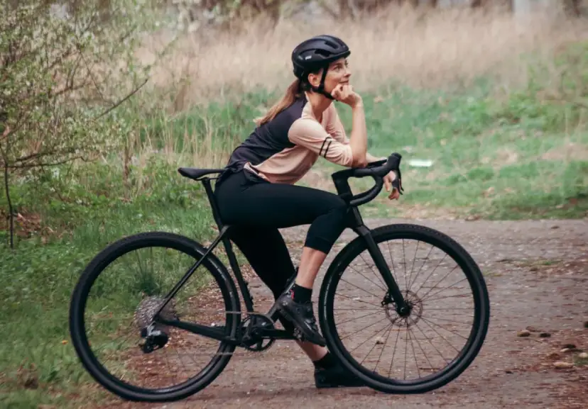 Jakie spodnie na rower wybrać, by uniknąć dyskomfortu podczas jazdy?