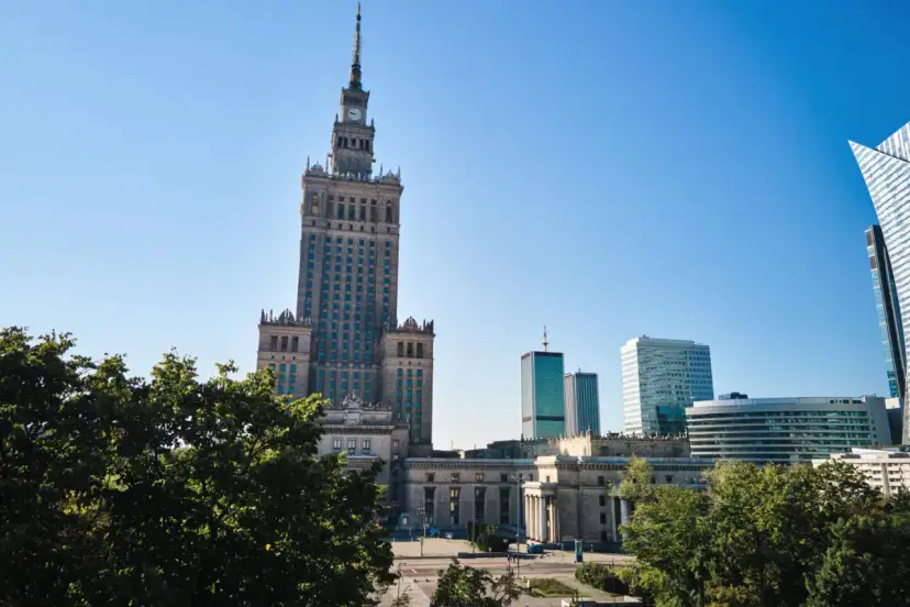 Krótki pobyt w stolicy – jak wybrać miejsce noclegowe dopasowane do celu podróży