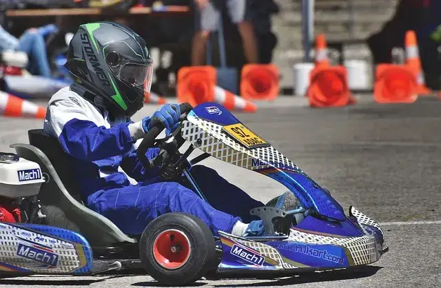 Czy gokartem można jeździć po chodniku? Sprawdź, co mówi prawo