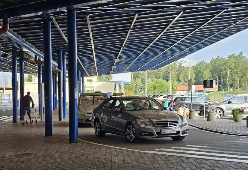 Dojazd do Szczecina: Samochód, pociąg, autobus, samolot co wybrać?