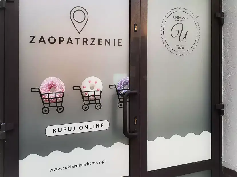 Folia ósemka w druku: Kiedy to najlepszy wybór dla Twojej reklamy?