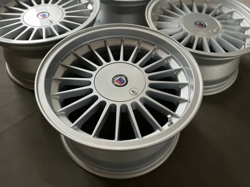 Felgi do BMW E34: Jak wybrać kultowe wzory i uniknąć błędów?