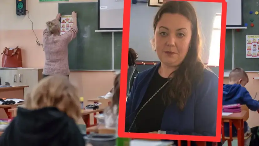 Nauczycielka pomaga uczniom z problemami z matematyką. W tle widać dzieci siedzące w ławkach.
