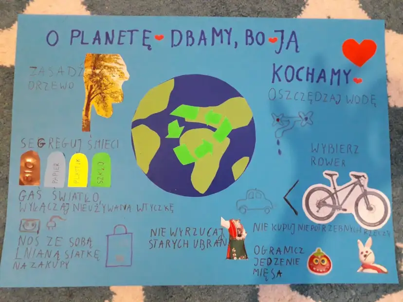 Plakat "Jak chronić środowisko" pokazuje, jak dbać o planetę: segreguj śmieci, oszczędzaj wodę, wybieraj rower.