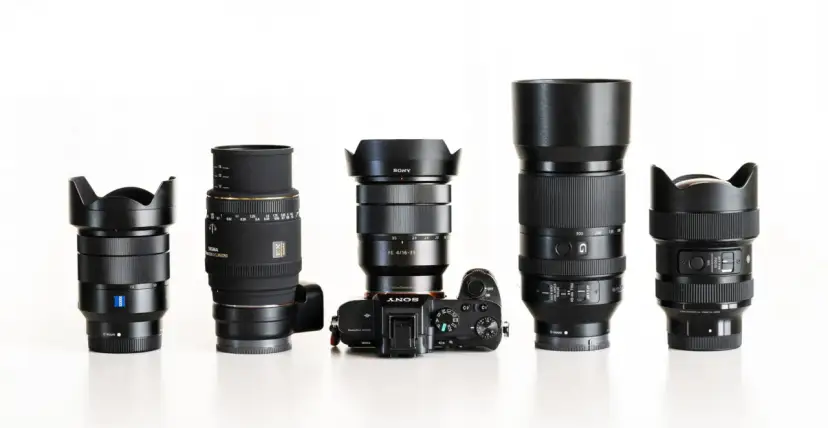 Pięć obiektywów i aparat Sony a7 III. Jaki obiektyw do Sony a7 III? Znajdziesz tu szerokokątne i teleobiektywy.