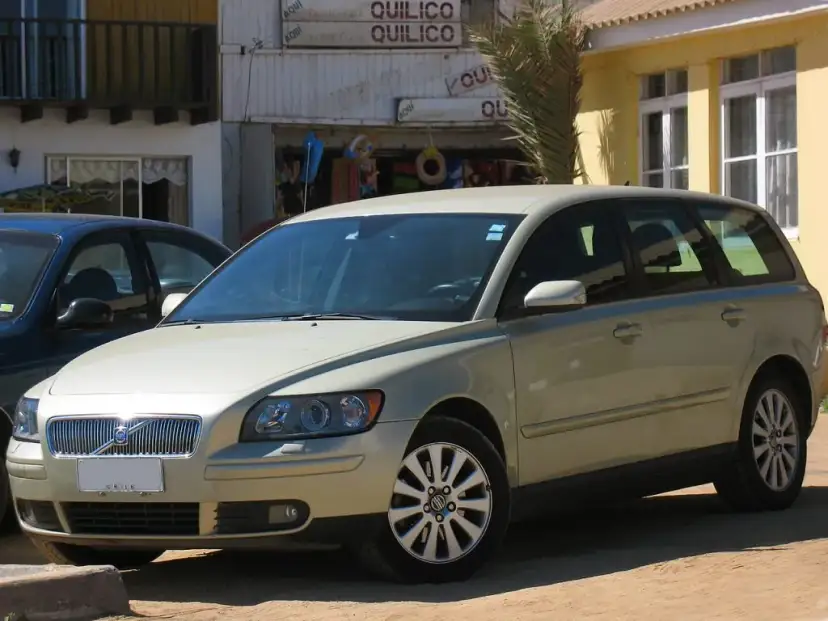 Pojemność baku Volvo V70: ile litrów paliwa zmieści się w zbiorniku?