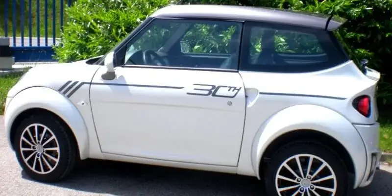 Voiture sans permis moteur moto: le B1 est-il votre sésame?
