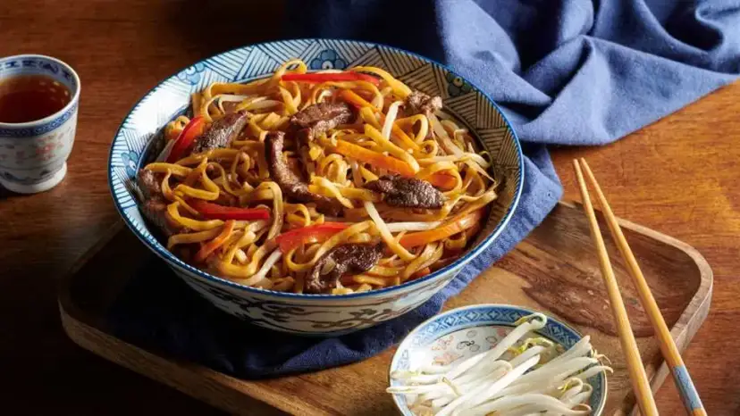 Jak zrobić makaron chow mein w 30 minut - prosty przepis krok po kroku