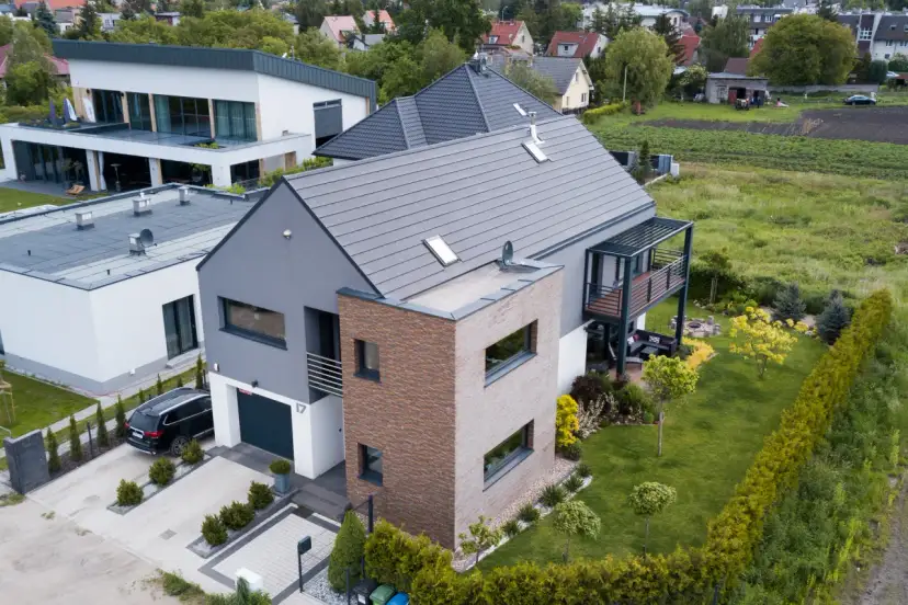Nowoczesny dom z ogrodem. Zastanawiasz się, ile kosztuje budowa domu 200m?