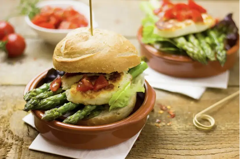 Burgery bez mięsa – roślinne zamienniki, które zachwycą smakoszy