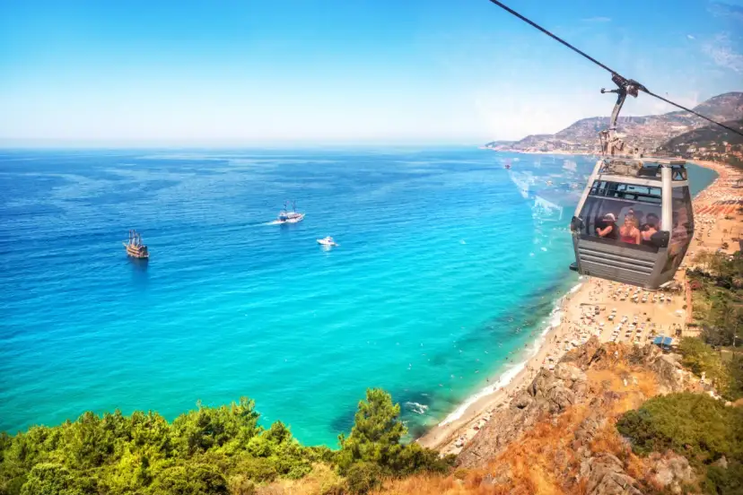 Alanya: Nad jakim morzem leży? Odkryj ciepłe wody i rajskie plaże!