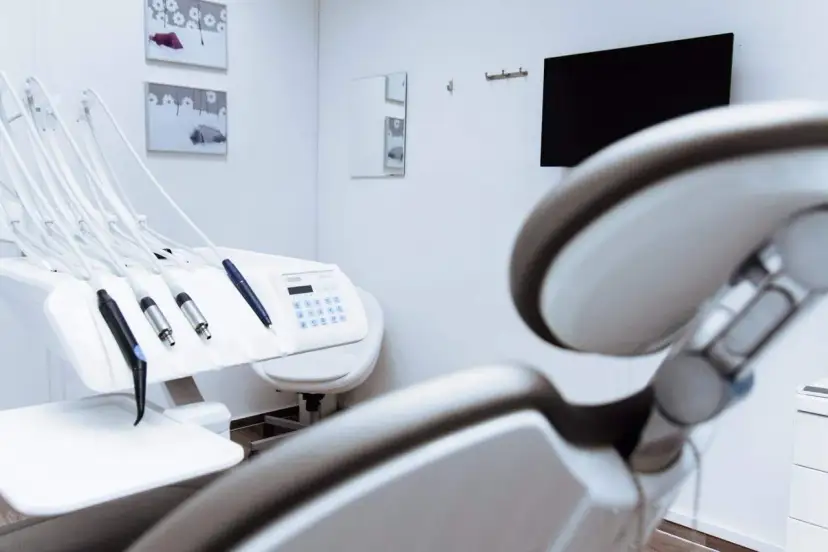 Co ile chodzić do dentysty, aby uniknąć problemów z zębami?